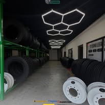 Interior de almacén de llantas